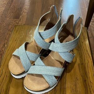 New Corkys Double Dutch Heel women’s sandals, denim, size 7, never worn